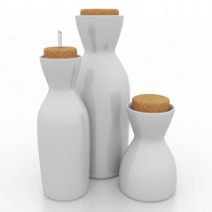 Zestaw trzech ceramicznych buteleczek